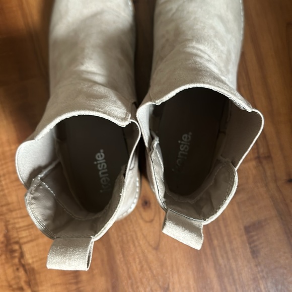 Woman’s boot - Picture 5 of 6